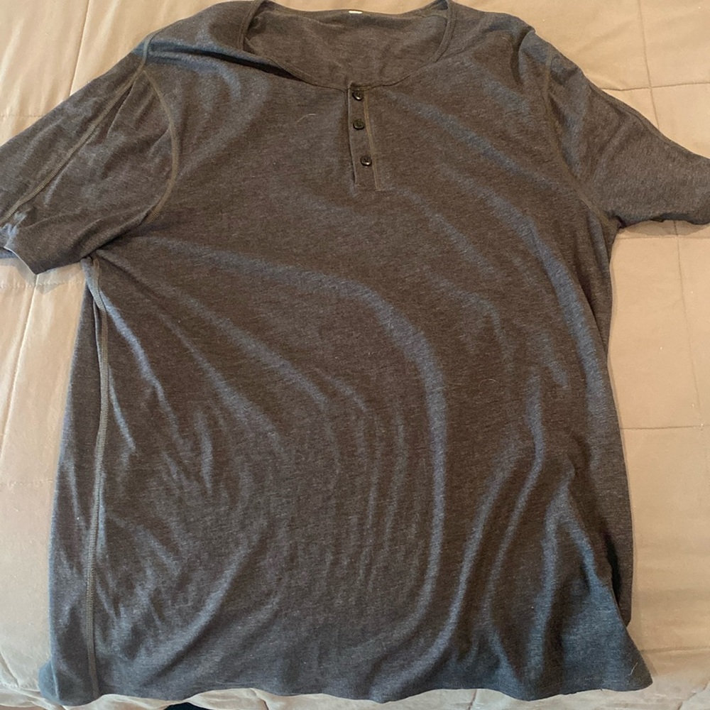 Lululemon Charcoal Grey 3 button short sleeve shirt